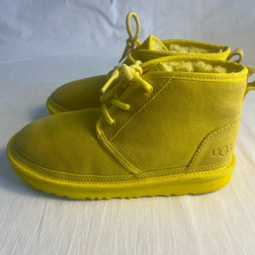 Pre Owned UGG Neumel II Big Kids Boots - Canary Yellow (Size US 4)